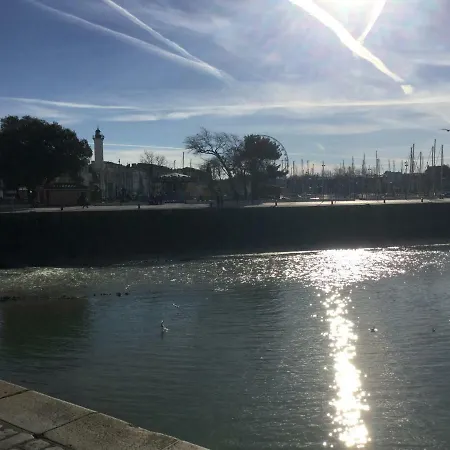 Appartement Centre Ville Pres Du Port Avec Parking Et Wifi La Rochelle  Exterior foto